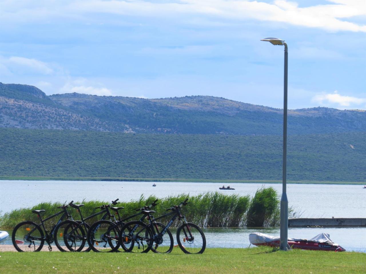Village de vacances Camp Vransko - Mobile Homes 4*